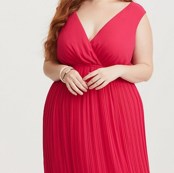 torrid Dresses & Skirts - New Torrid raspberry maxi dress
